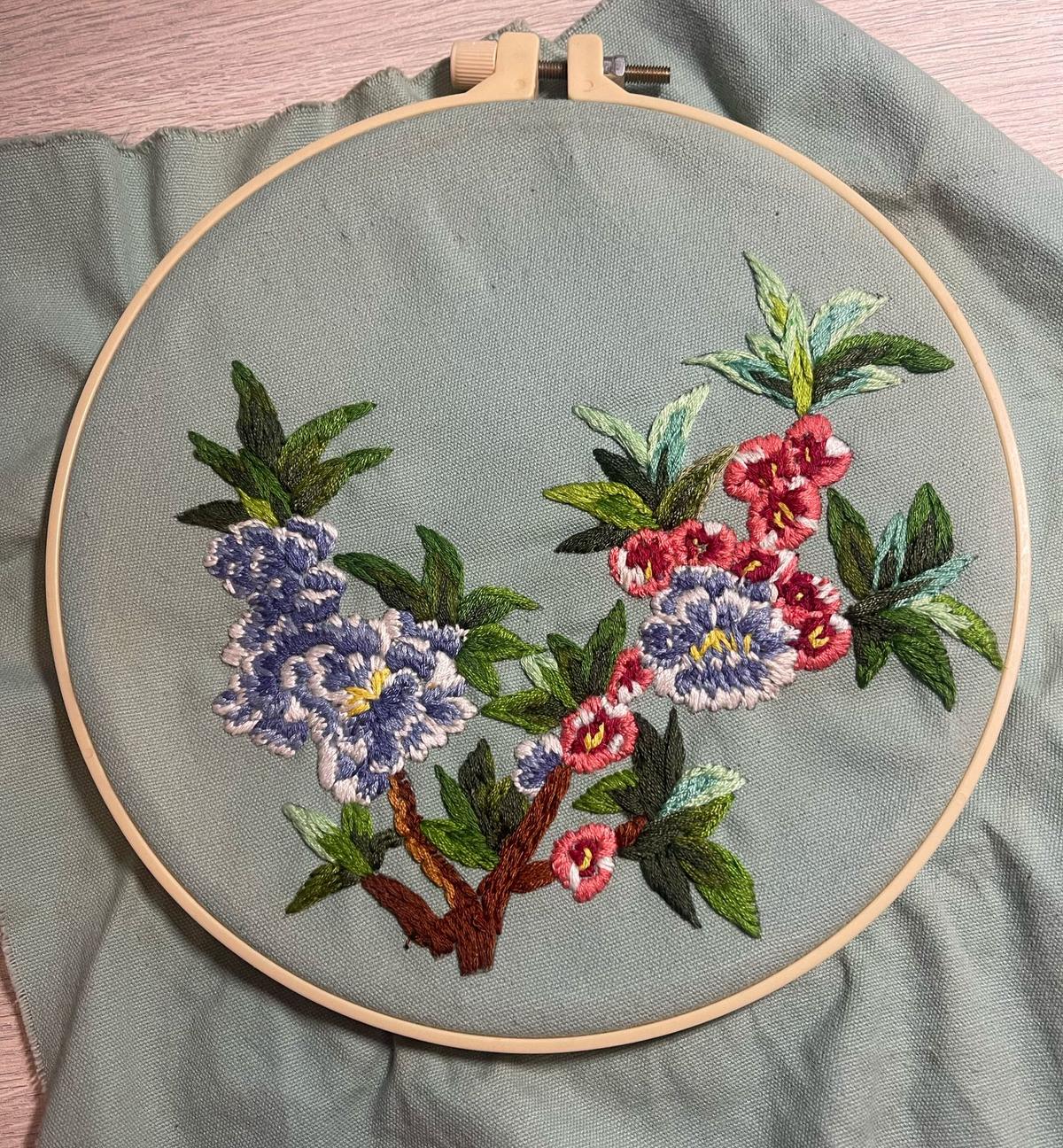 "Mi primer bordado 2023-2025", autora: Flora.